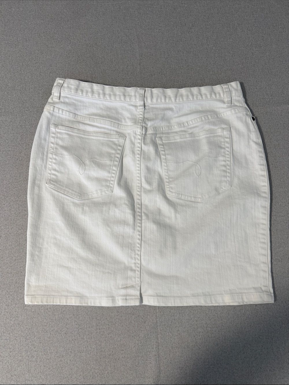 Ralph Lauren White Denim Mini Skirt Size 10. - Picture 2 of 12